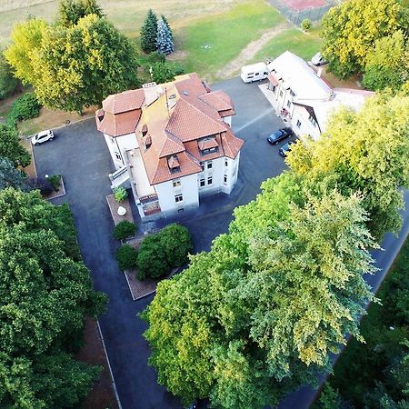 Vila Olga Jevany Exteriör bild