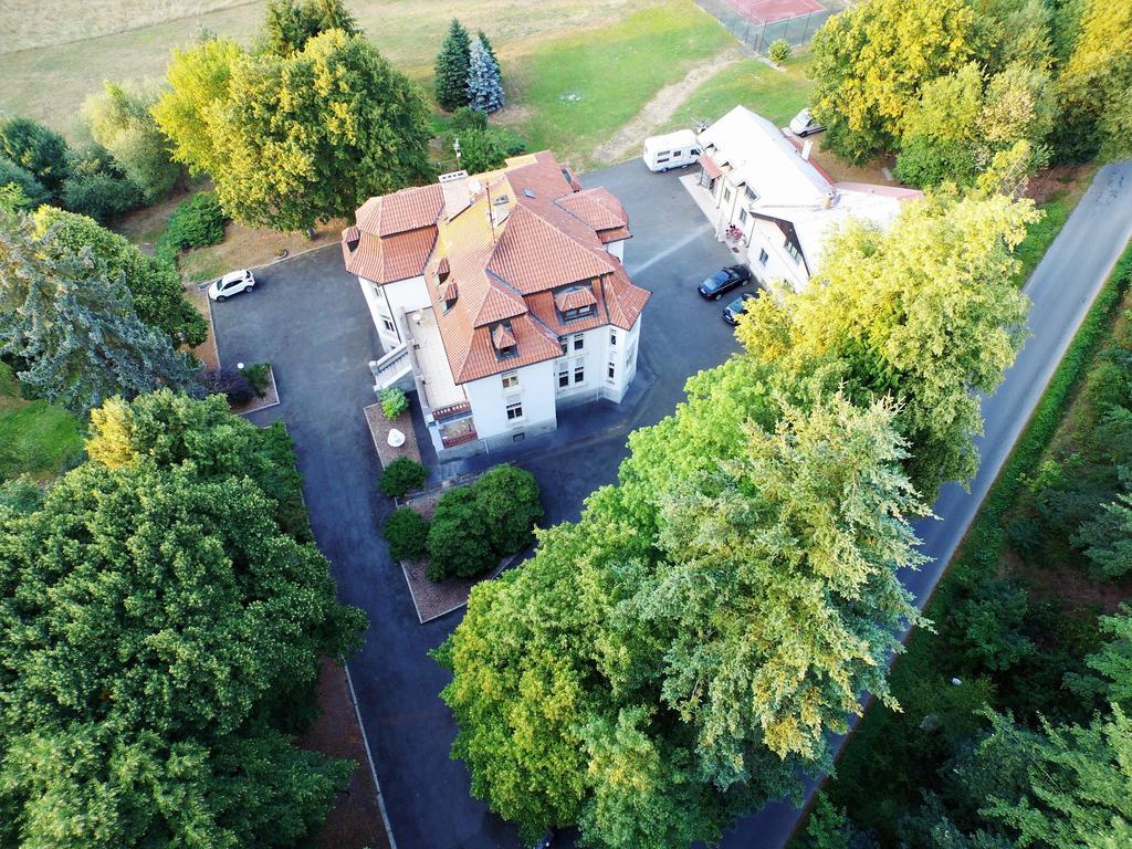 Vila Olga Jevany Exteriör bild