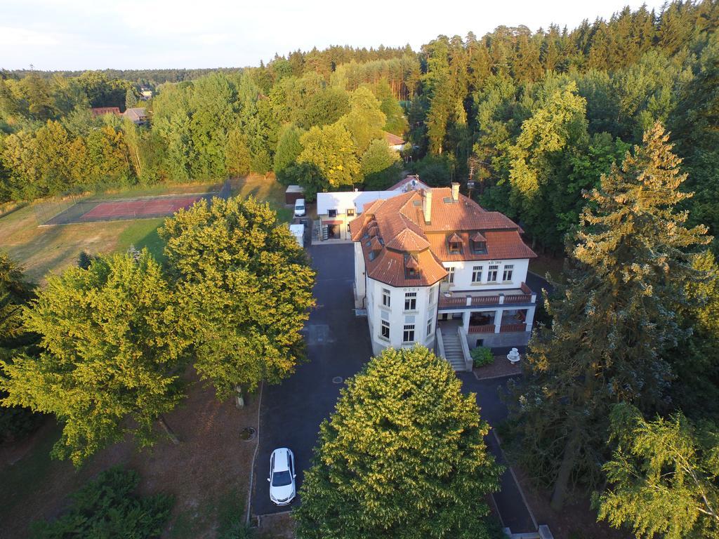 Vila Olga Jevany Exteriör bild