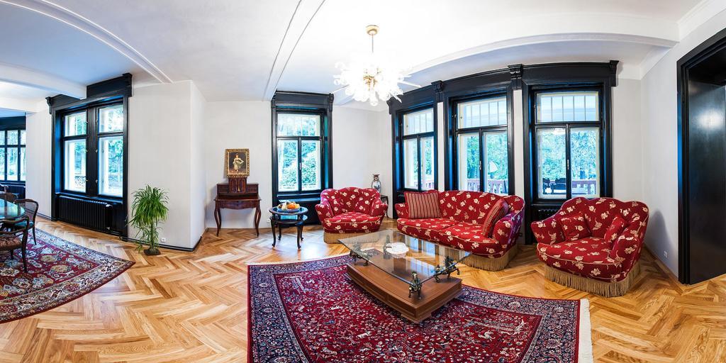 Vila Olga Jevany Exteriör bild