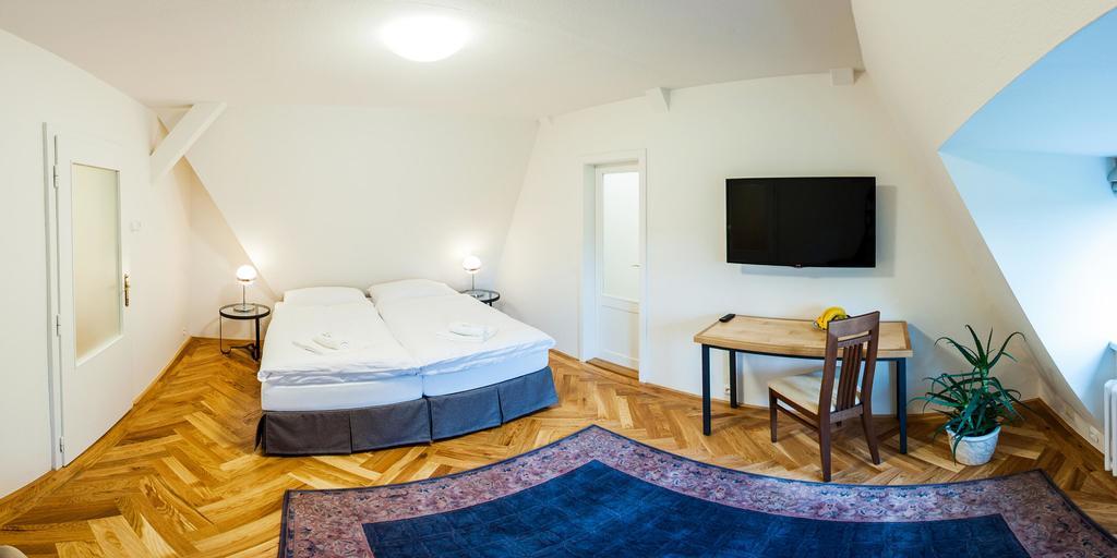 Vila Olga Jevany Exteriör bild