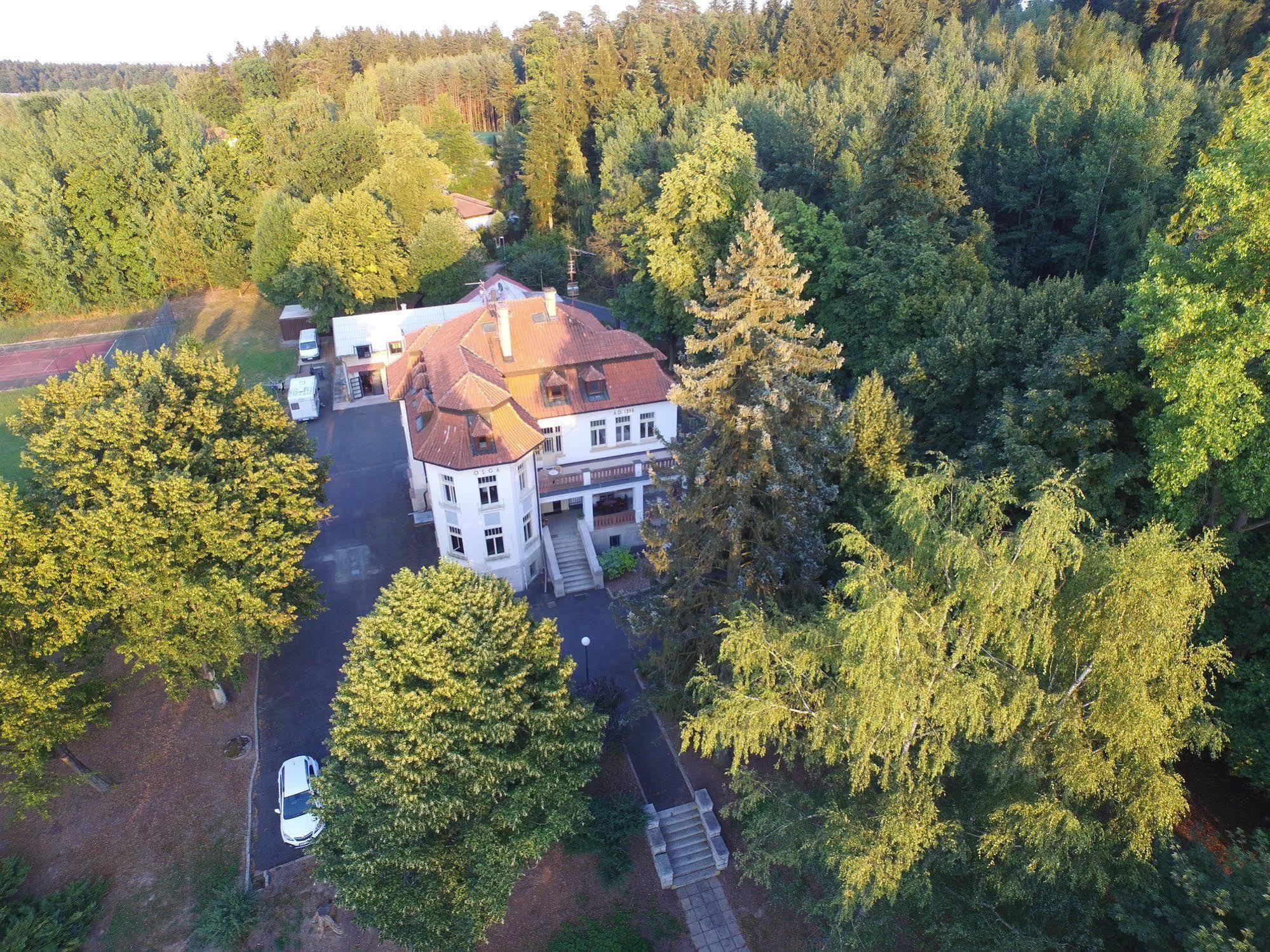 Vila Olga Jevany Exteriör bild