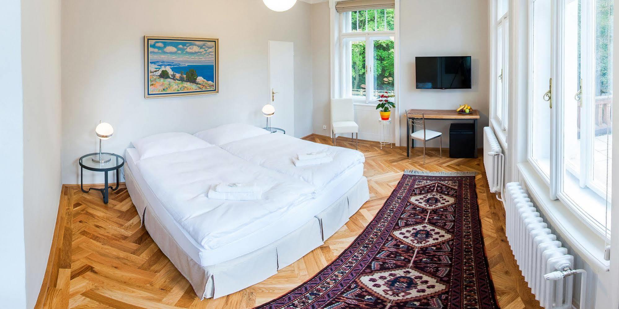 Vila Olga Jevany Exteriör bild