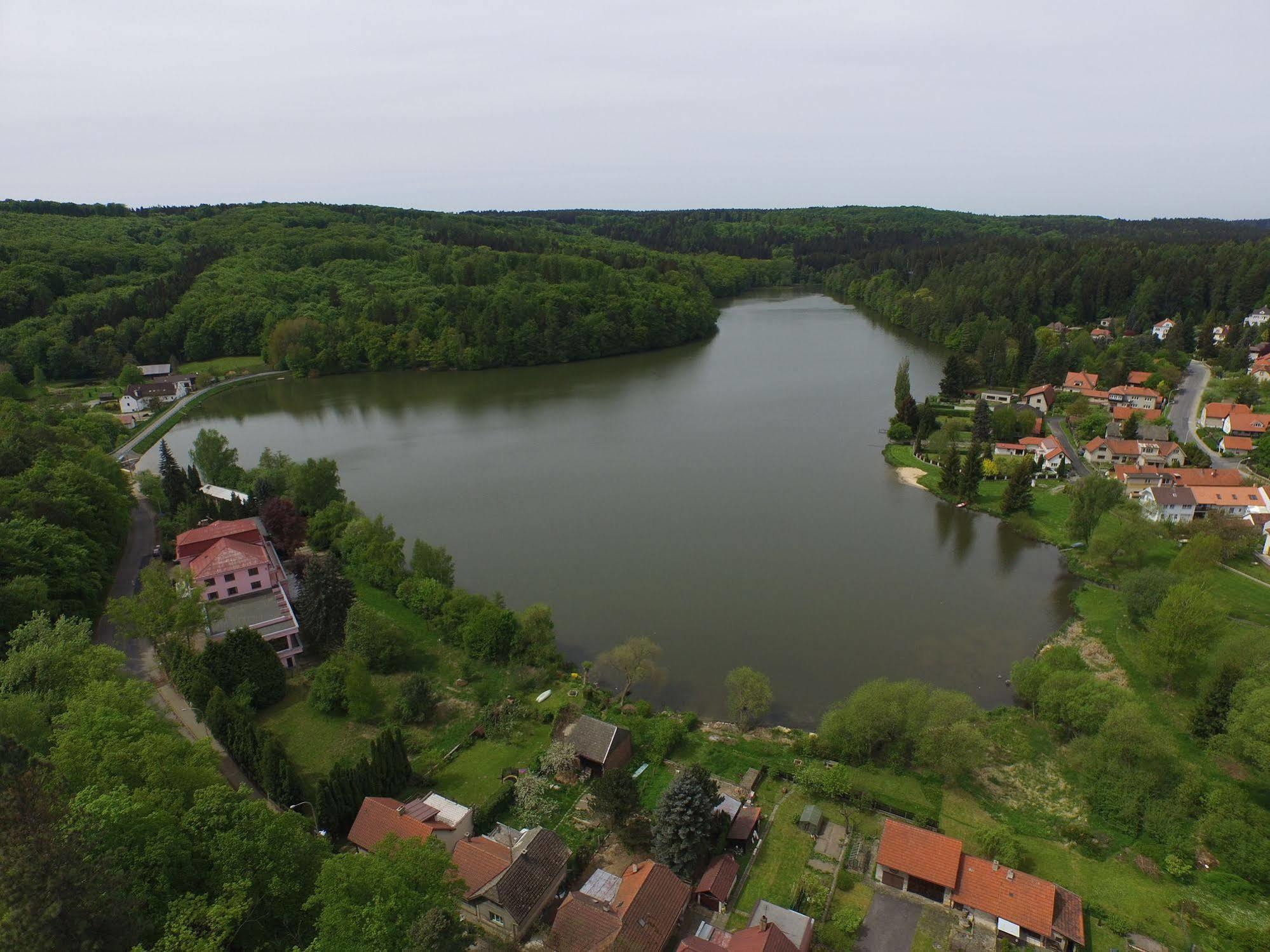 Vila Olga Jevany Exteriör bild